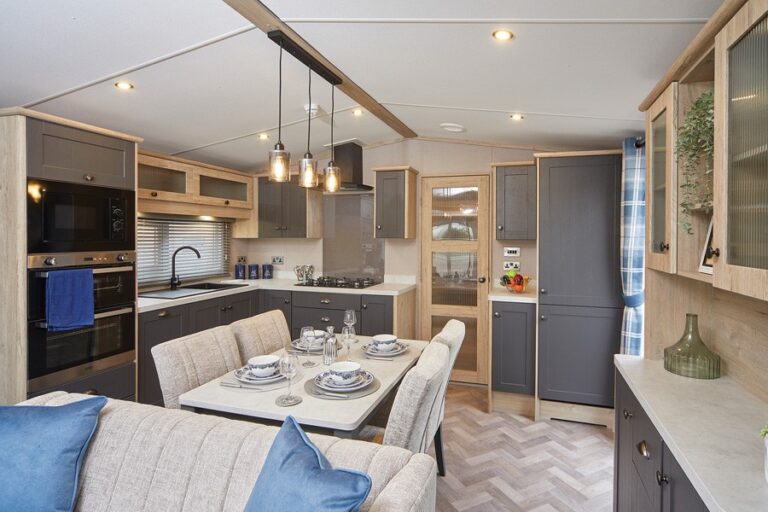 redwood-dining-kitchen-2